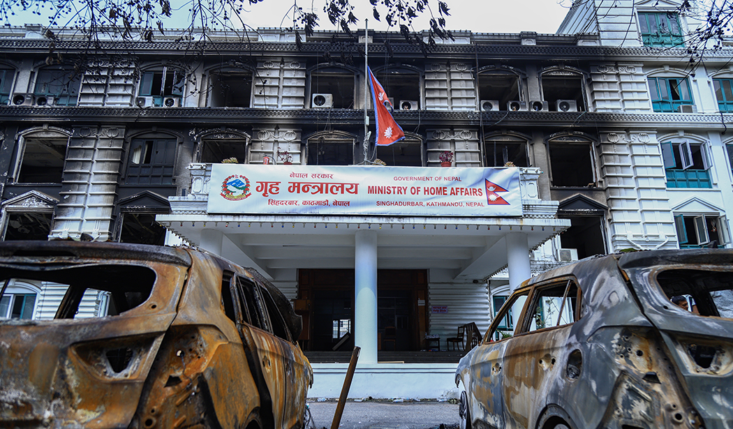 जेनजी सहिदको सम्मानमा राष्ट्रिय झन्डा झुकाइयो (फोटो फिचर)
