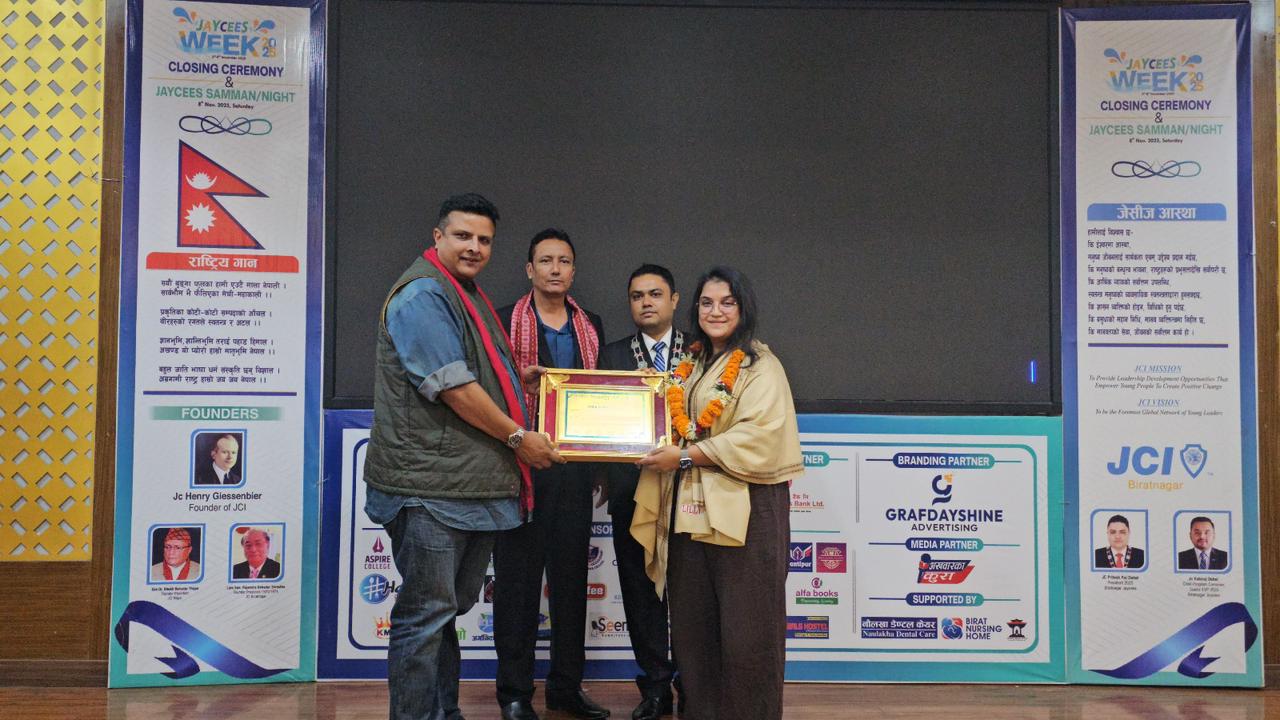 स्वास्थ्य क्षेत्रमा याेग्दान गरेवापत शर्मा सम्मानित